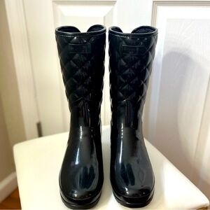 Stylish Black Quilted Women's Boots